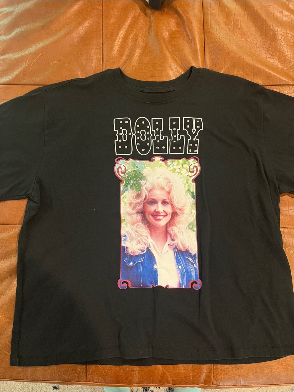 Dolly Graphic Tee - Black